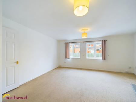2 bedroom Flat to let in Manor Court, Fenny Compton, CV47