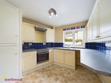 2 bedroom Flat to let in Manor Court, Fenny Compton, CV47