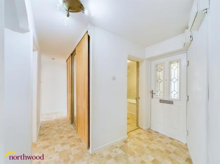 2 bedroom Flat to let in Manor Court, Fenny Compton, CV47