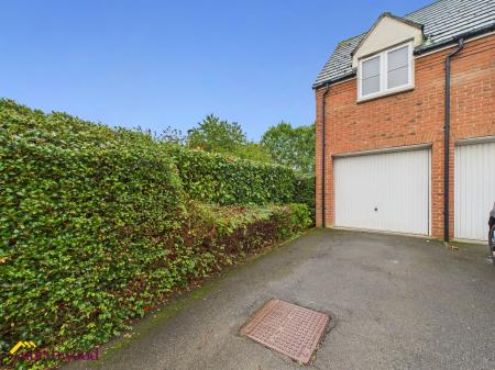 2 bedroom Flat for sale in Sir Henry Jake Close, Banbury, OX16