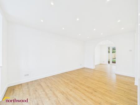 3 bedroom Semi-detached house for sale in Bloxham Road, Banbury, OX16