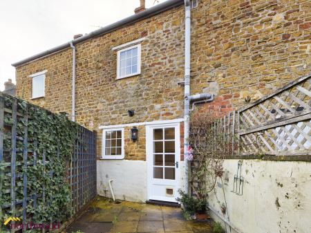 2 bedroom Cottage to let in Church Street, Bodicote, OX15