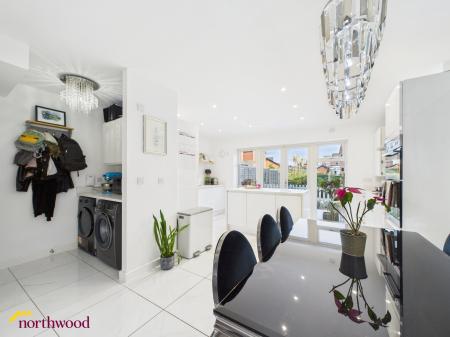 4 bedroom Semi-detached house for sale in Bailey Road, Banbury, OX16