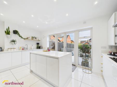 4 bedroom Semi-detached house for sale in Bailey Road, Banbury, OX16