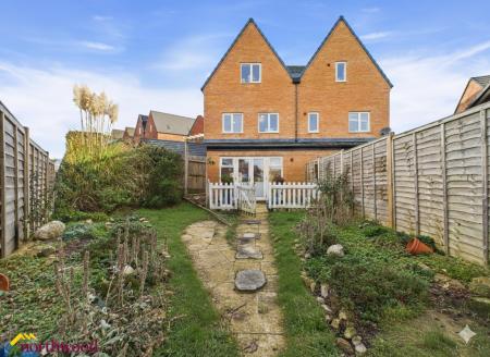 4 bedroom Semi-detached house for sale in Bailey Road, Banbury, OX16