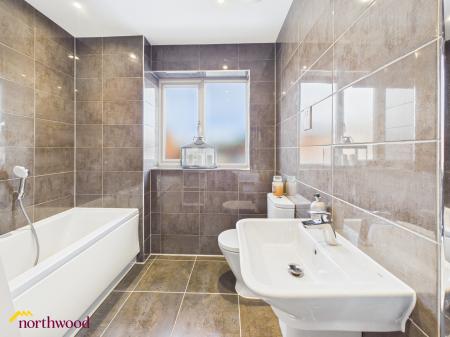 4 bedroom Semi-detached house for sale in Bailey Road, Banbury, OX16