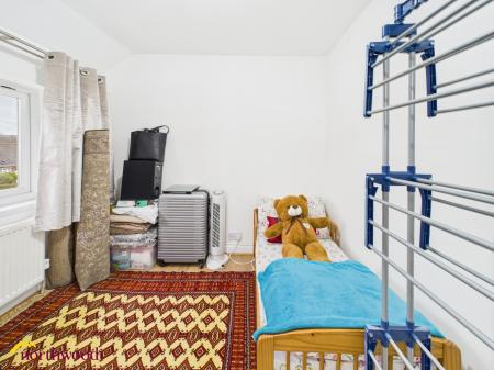 3 bedroom End of terrace house for sale in Deacon Way, Banbury, OX16