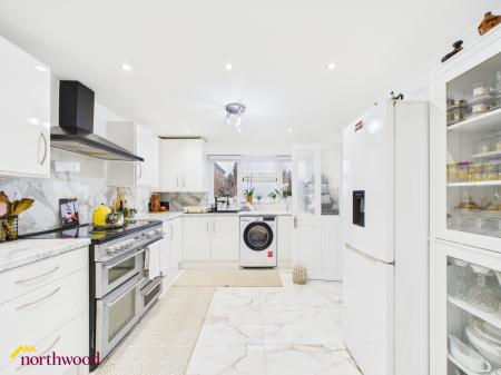 3 bedroom End of terrace house for sale in Deacon Way, Banbury, OX16