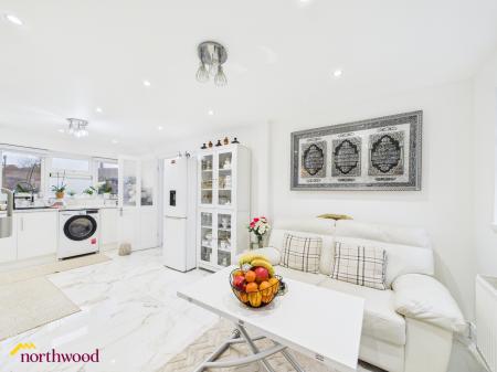 3 bedroom End of terrace house for sale in Deacon Way, Banbury, OX16