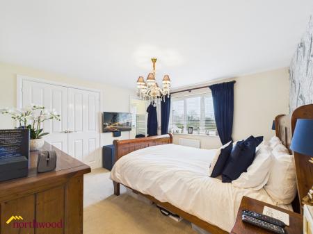 5 bedroom Detached house for sale in Reedmace Road, Banbury, OX15