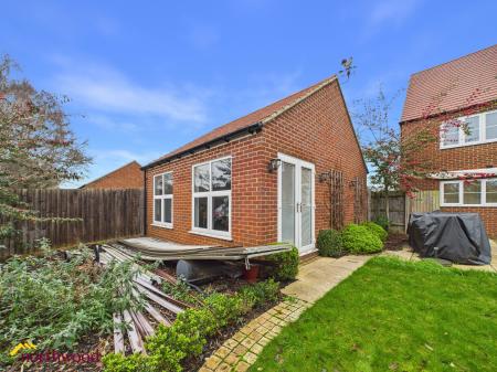 5 bedroom Detached house for sale in Reedmace Road, Banbury, OX15