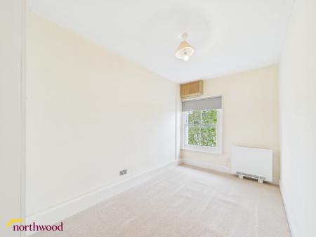 2 bedroom Flat to let in Calthorpe Road, Banbury, OX16