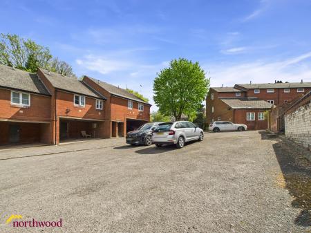 2 bedroom Flat to let in Calthorpe Road, Banbury, OX16