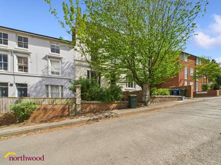 2 bedroom Flat to let in Calthorpe Road, Banbury, OX16