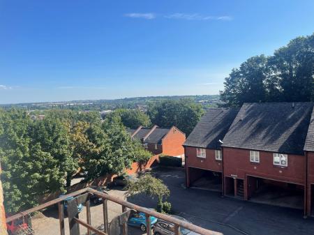 2 bedroom Flat to let in Calthorpe Road, Banbury, OX16