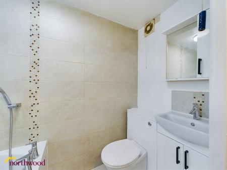 2 bedroom Flat to let in Calthorpe Road, Banbury, OX16