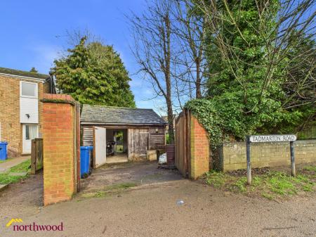 4 bedroom Detached house for sale in Greenhills Park, Bloxham, OX15