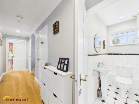 4 bedroom Detached house for sale in Greenhills Park, Bloxham, OX15