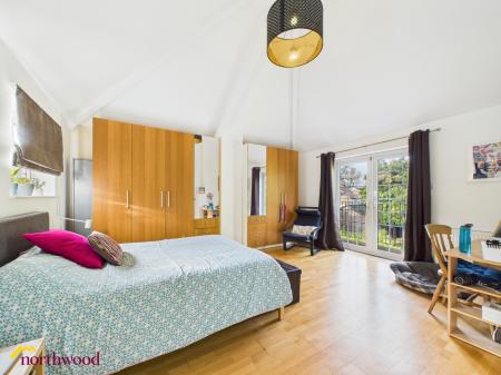 4 bedroom Detached house for sale in Greenhills Park, Bloxham, OX15