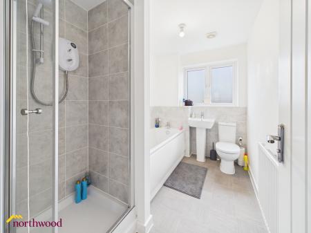 4 bedroom Semi-detached house for sale in Nickling Road, Banbury, OX16