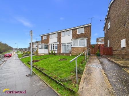 3 bedroom Semi-detached house to let in Bankside, Banbury, OX16
