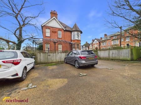 2 bedroom Flat for sale in Dashwood Road, Banbury, OX16