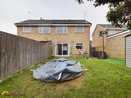 3 bedroom Semi-detached house to let in Whimbrel Way, Banbury, OX16