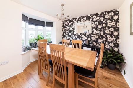 5 bedroom Detached house for sale in Sage Close, Banbury, OX16