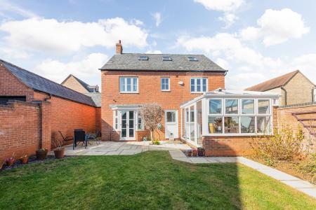 5 bedroom Detached house for sale in Sage Close, Banbury, OX16