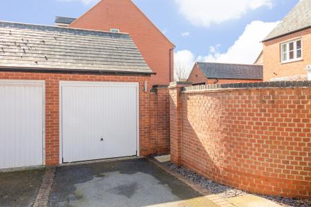 5 bedroom Detached house for sale in Sage Close, Banbury, OX16