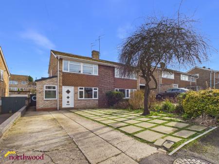 3 bedroom Semi-detached house to let in Kingsway, Banbury, OX16