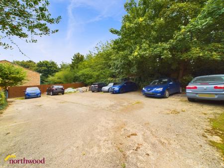 2 bedroom Maisonette to let in Old Parr Close, Banbury, OX16