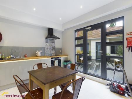 1 bedroom Studio flat to let in Horse Fair, Banbury, OX16