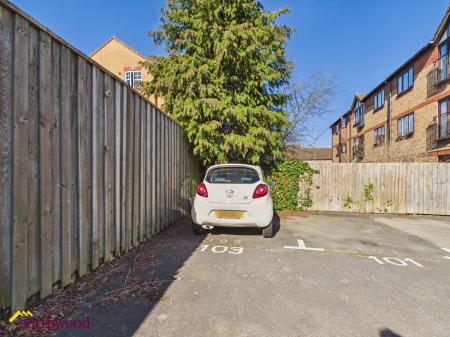 2 bedroom Flat for sale in Broome Way, Banbury, OX16