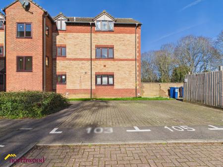 2 bedroom Flat for sale in Broome Way, Banbury, OX16