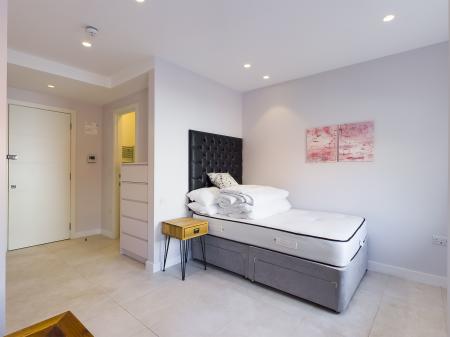 1 bedroom Studio flat to let in Horse Fair, Banbury, OX16