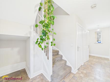 4 bedroom Terraced House for sale in Rosemary Drive, Banbury, OX16