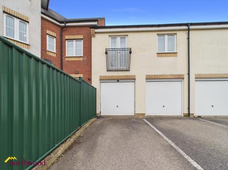 4 bedroom Terraced House for sale in Rosemary Drive, Banbury, OX16
