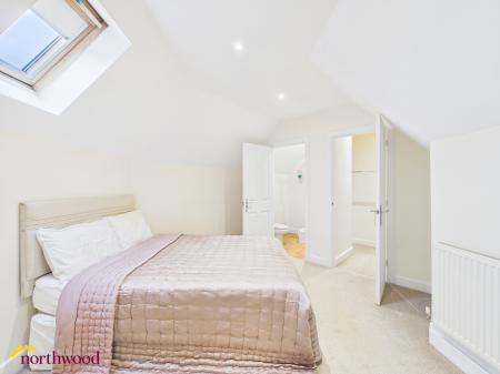 4 bedroom Terraced House for sale in Rosemary Drive, Banbury, OX16