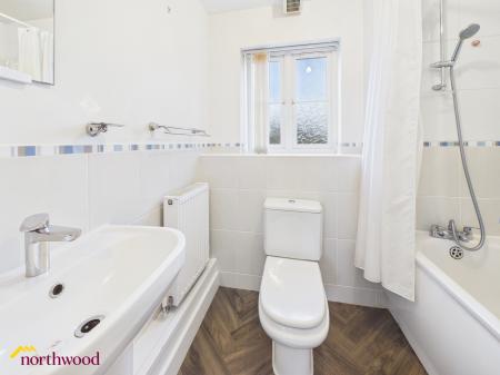 4 bedroom Terraced House for sale in Rosemary Drive, Banbury, OX16