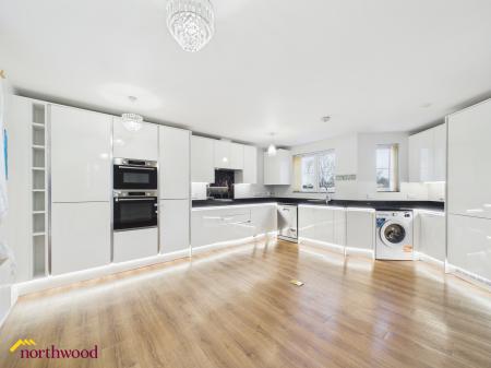 4 bedroom Terraced House for sale in Rosemary Drive, Banbury, OX16