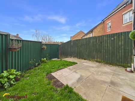 4 bedroom Terraced House for sale in Rosemary Drive, Banbury, OX16