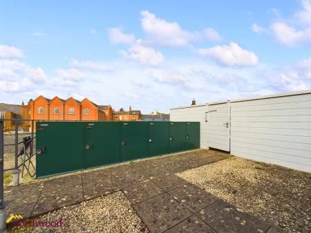 1 bedroom Studio flat to let in Calthorpe Street, Banbury, OX16