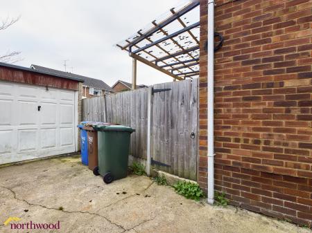 3 bedroom Semi-detached house to let in Riley Drive, Banbury, OX16