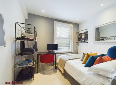 1 bedroom House share to let in High Street, Aylesbury, HP20