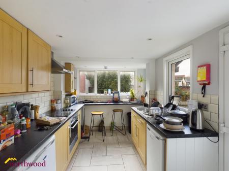 1 bedroom House share to let in High Street, Aylesbury, HP20