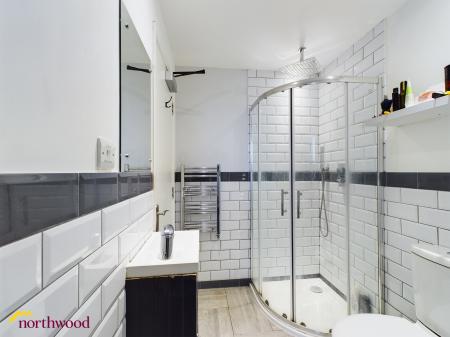 1 bedroom House share to let in High Street, Aylesbury, HP20