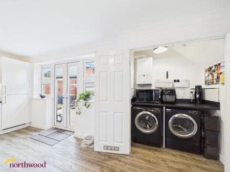 4 bedroom Detached house for sale in Bismore Road, Banbury, OX16