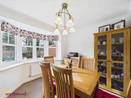 4 bedroom Detached house for sale in Bismore Road, Banbury, OX16