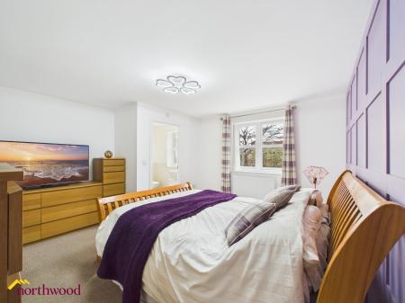 4 bedroom Detached house for sale in Bismore Road, Banbury, OX16